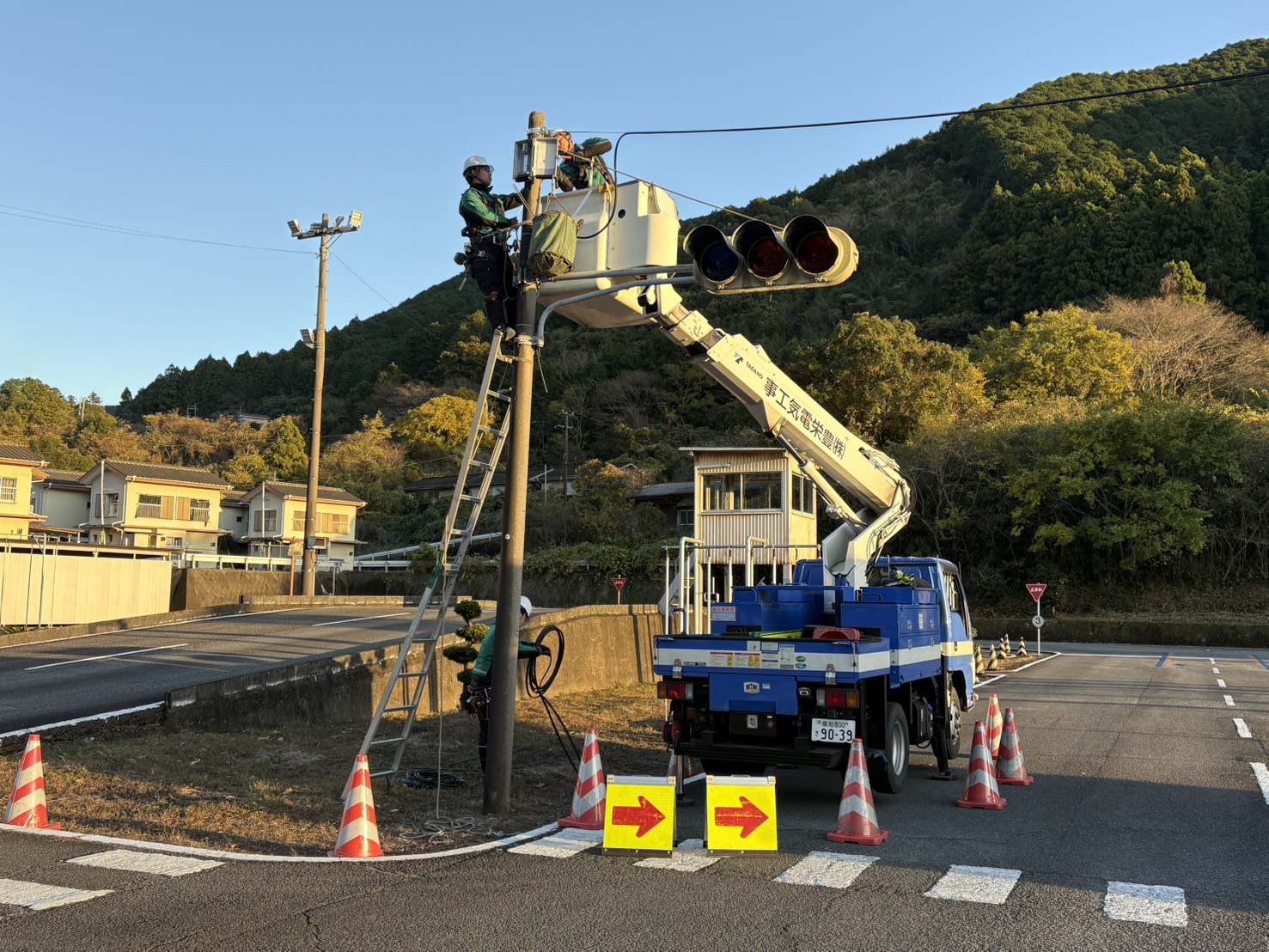 雷害に依る交通信号機の取替工事（宿毛自動車学校） 施工写真3